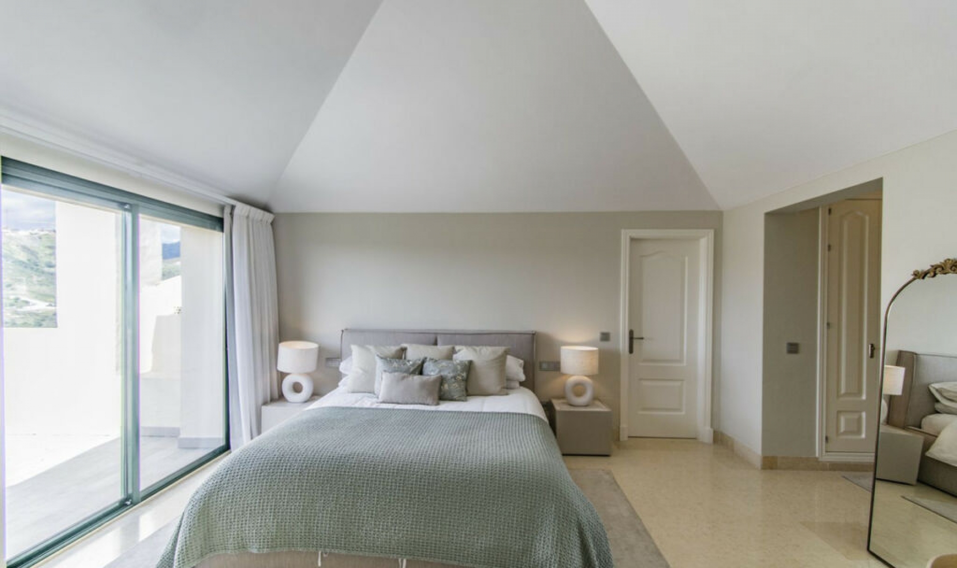 Resale - Apartment -
Benahavís