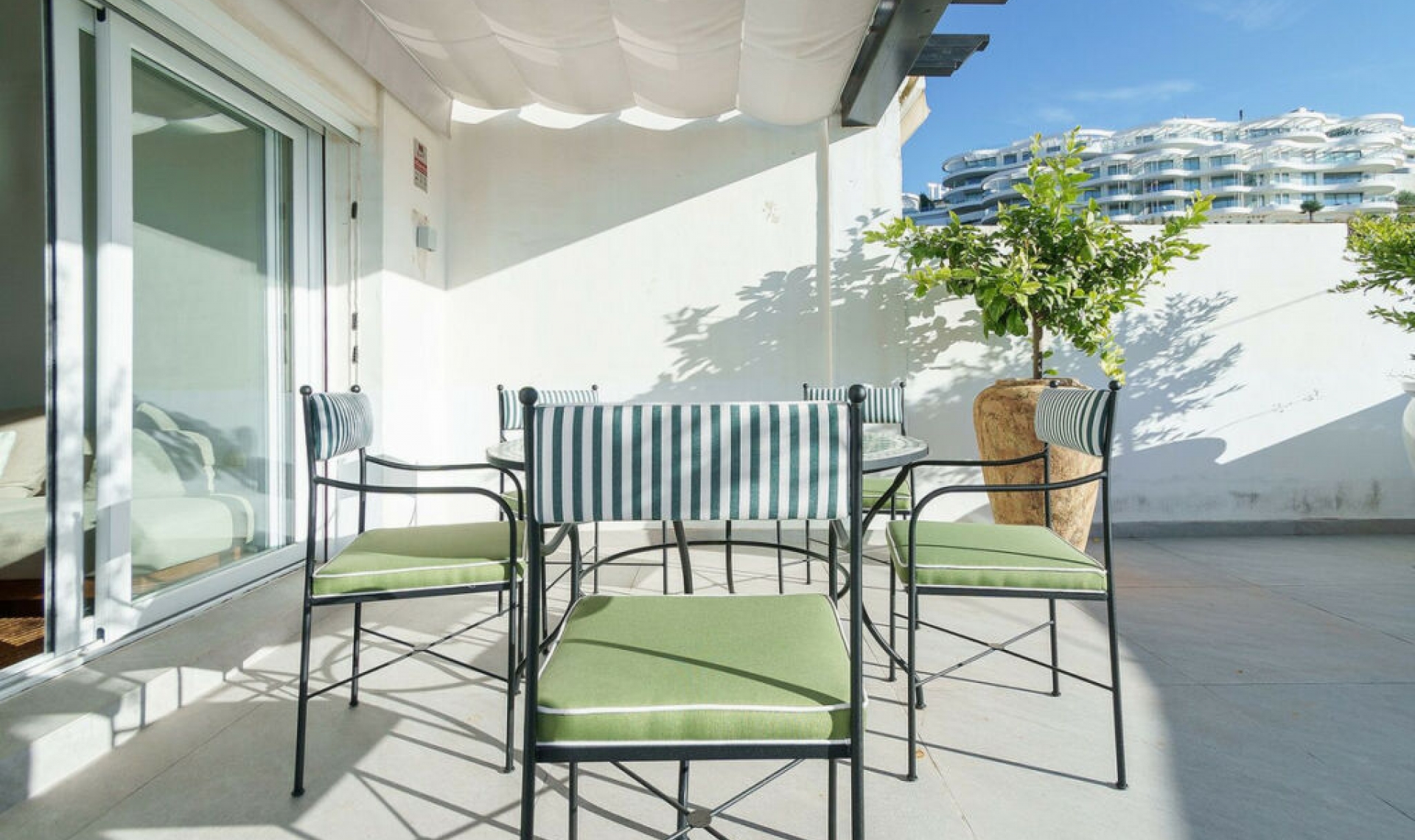 Resale - Apartment -
Benahavís