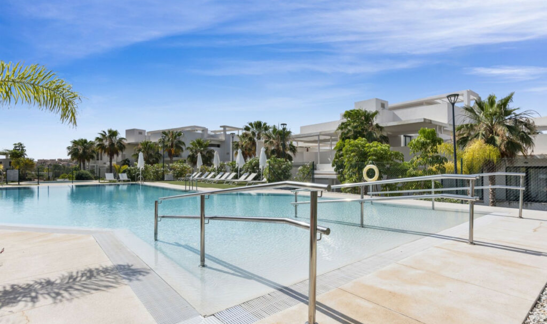 Resale - Apartment -
Benahavís