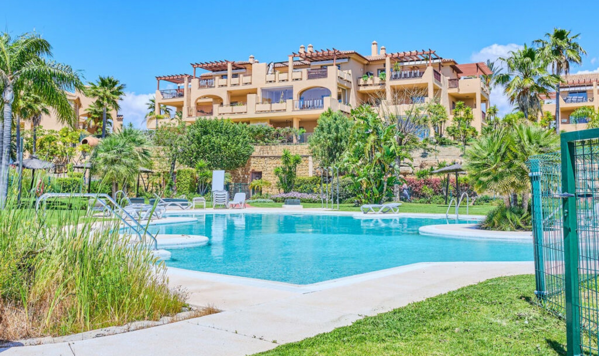 Resale - Apartment -
Benahavís