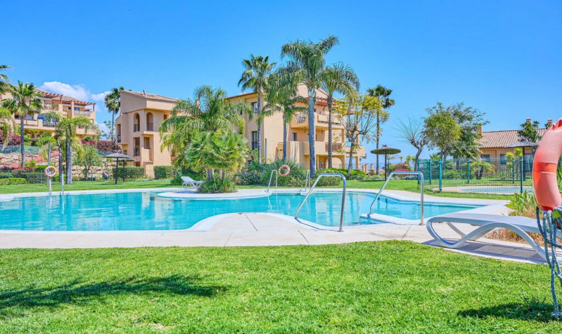 Resale - Apartment -
Benahavís
