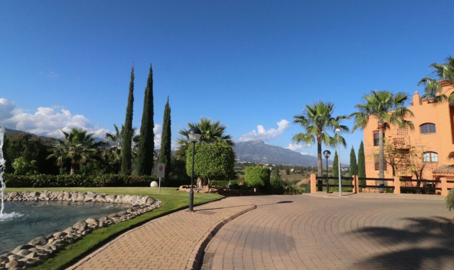 Resale - Apartment -
Benahavís