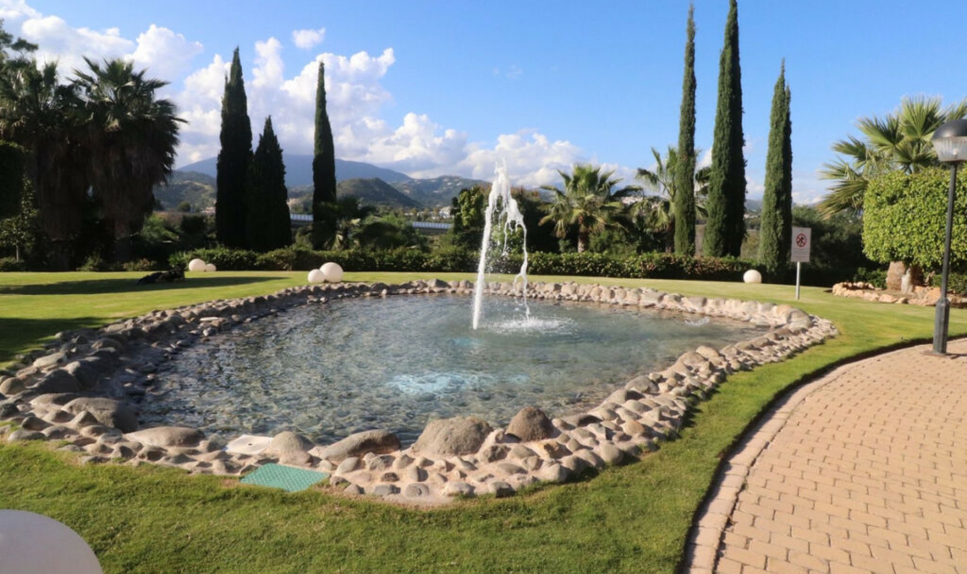 Resale - Apartment -
Benahavís