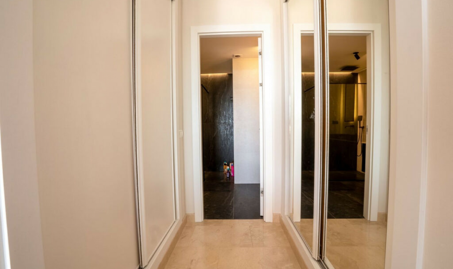 Resale - Apartment -
Benahavís