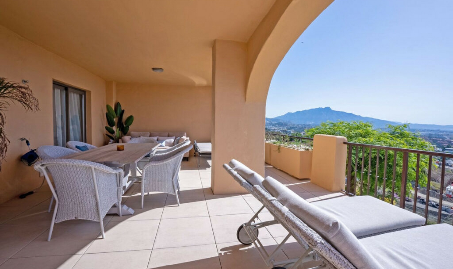 Resale - Apartment -
Benahavís