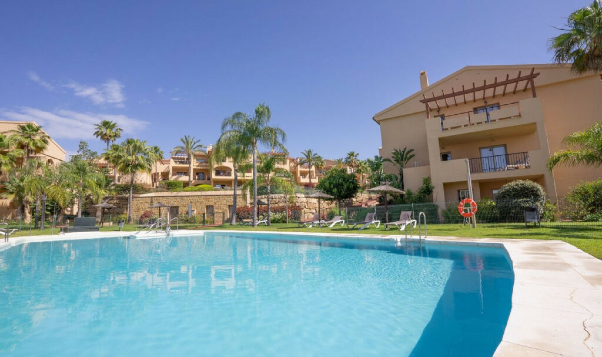 Resale - Apartment -
Benahavís