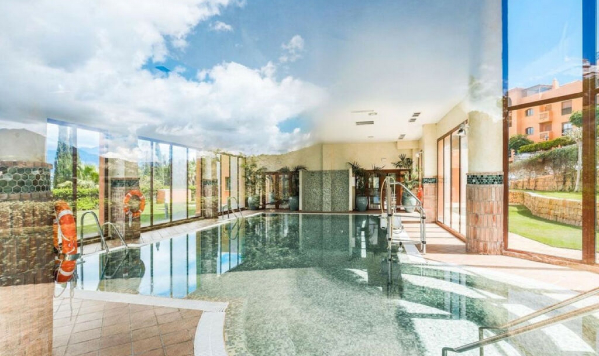 Resale - Apartment -
Benahavís
