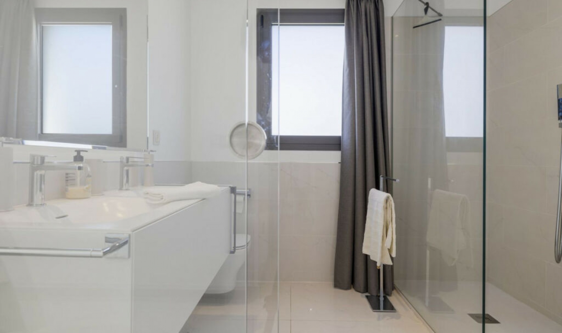 Resale - Apartment -
Benahavís