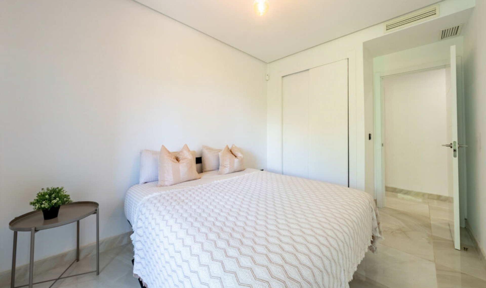 Resale - Apartment -
Benahavís