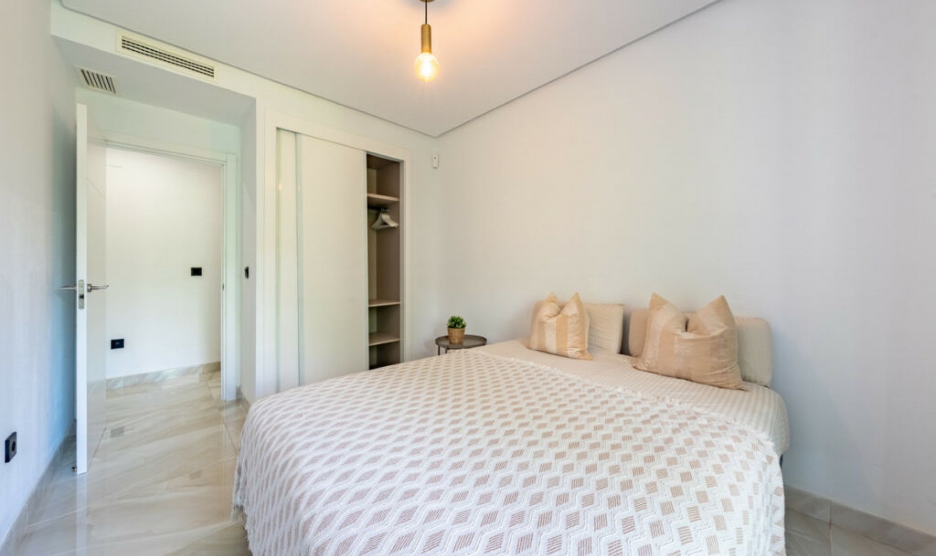 Resale - Apartment -
Benahavís