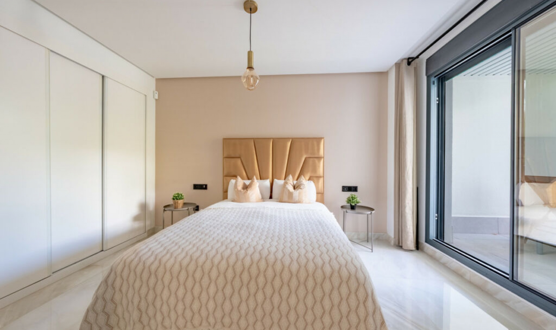 Resale - Apartment -
Benahavís