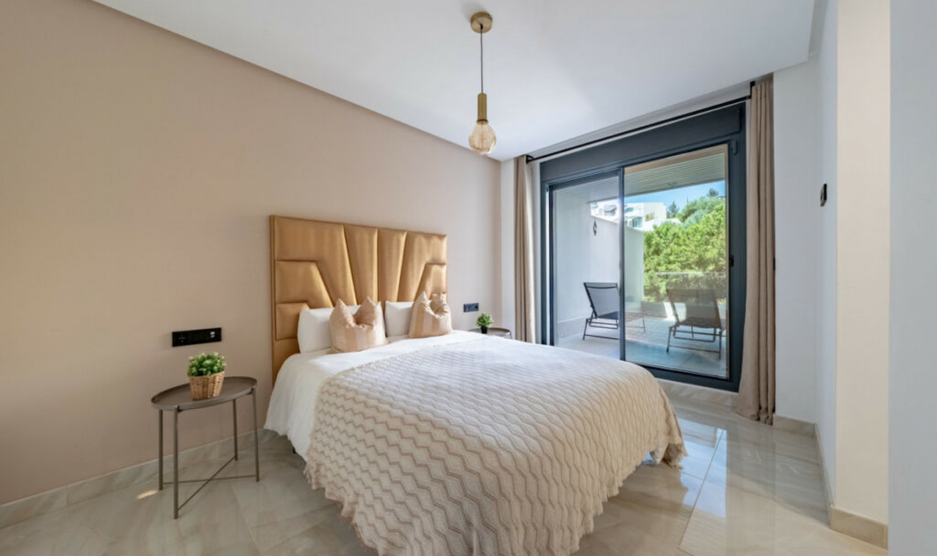 Resale - Apartment -
Benahavís