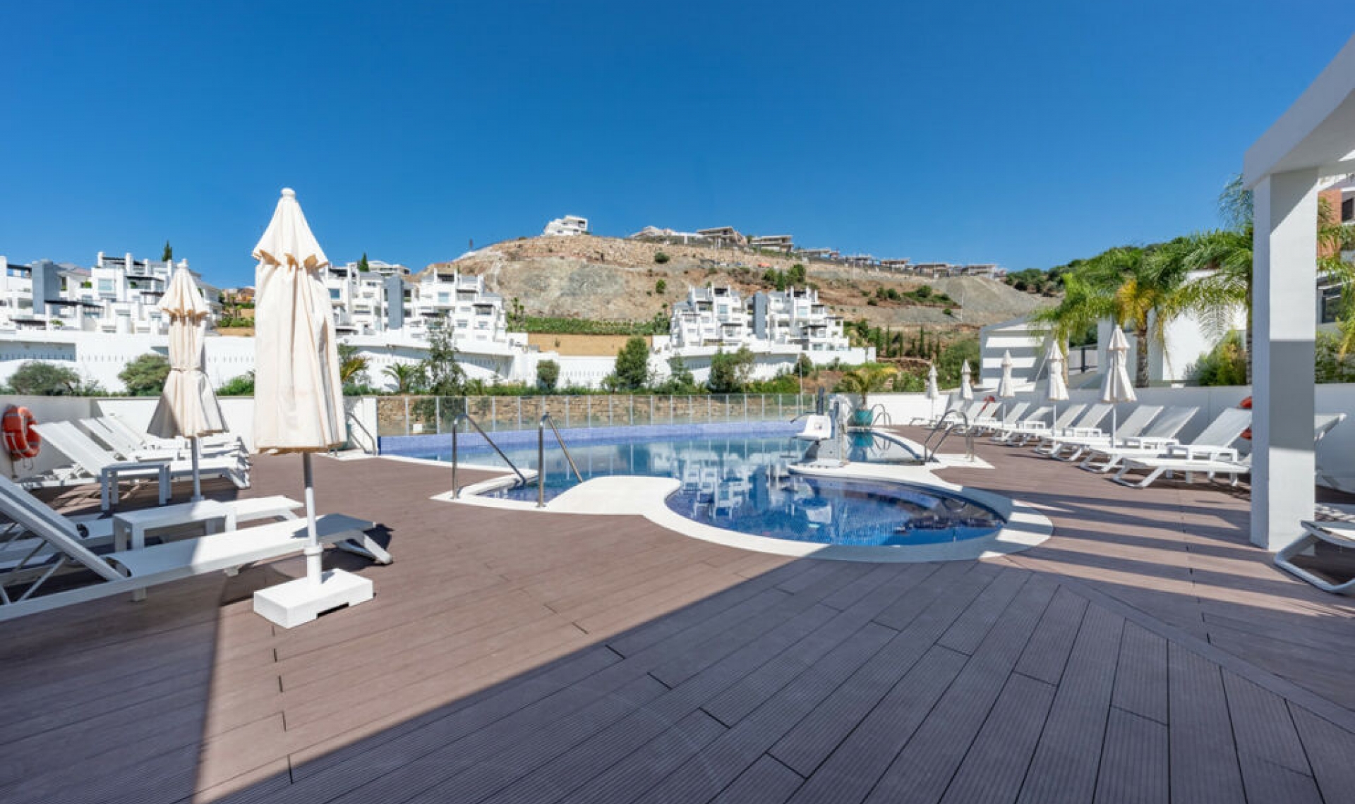 Resale - Apartment -
Benahavís