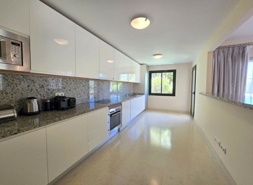 Resale - Apartment -
Benahavís