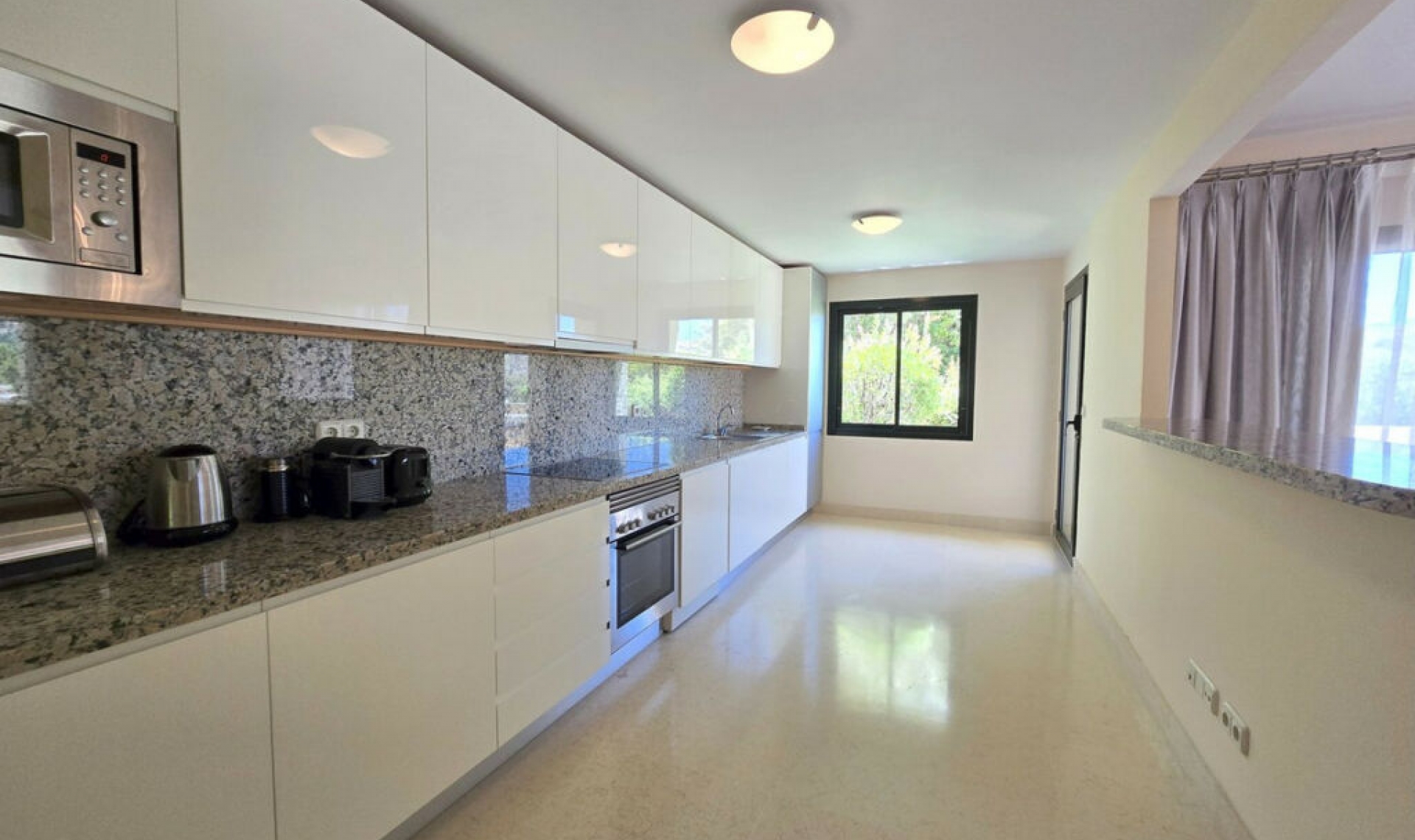Resale - Apartment -
Benahavís