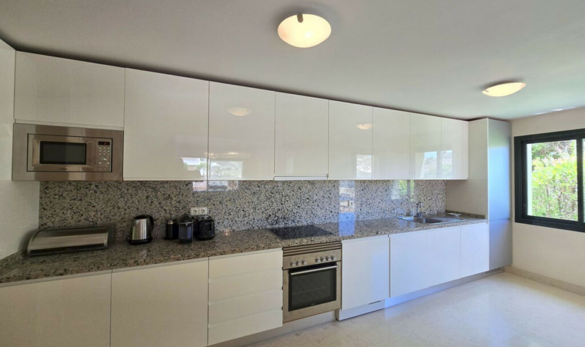 Resale - Apartment -
Benahavís