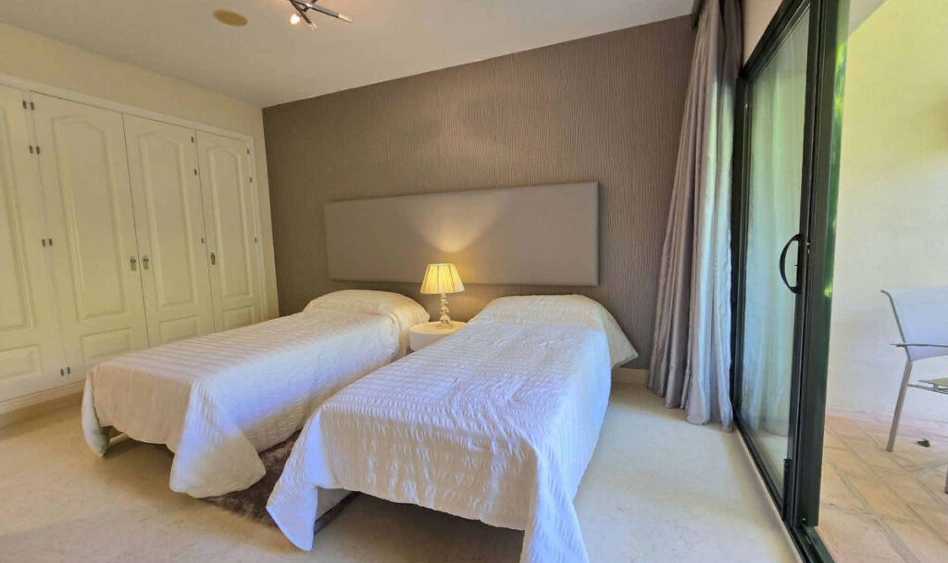 Resale - Apartment -
Benahavís