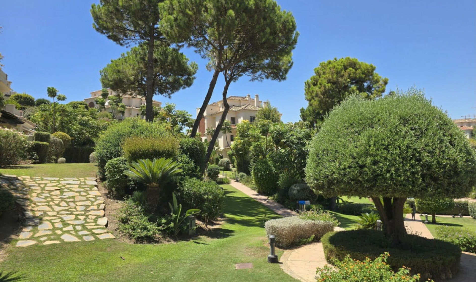 Resale - Apartment -
Benahavís
