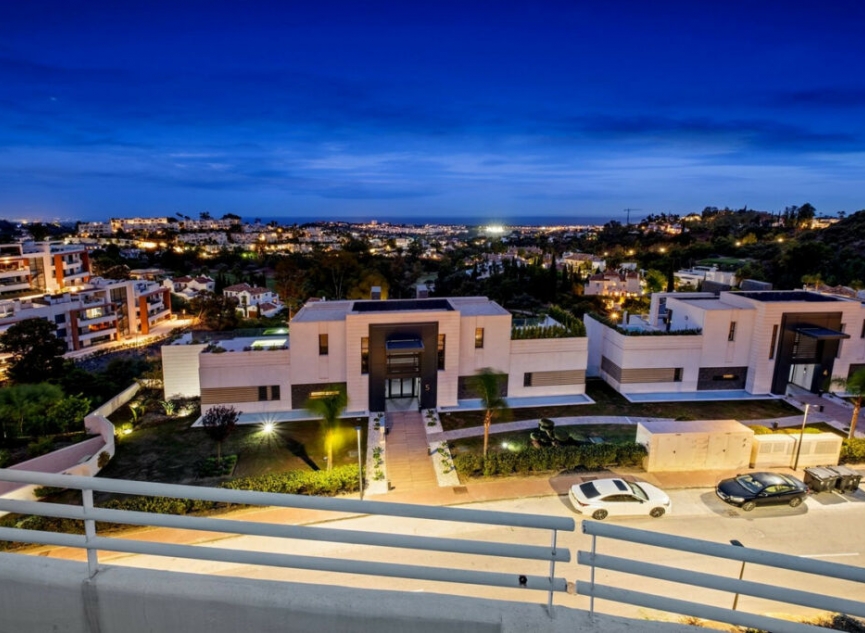 Resale - Apartment -
Benahavís