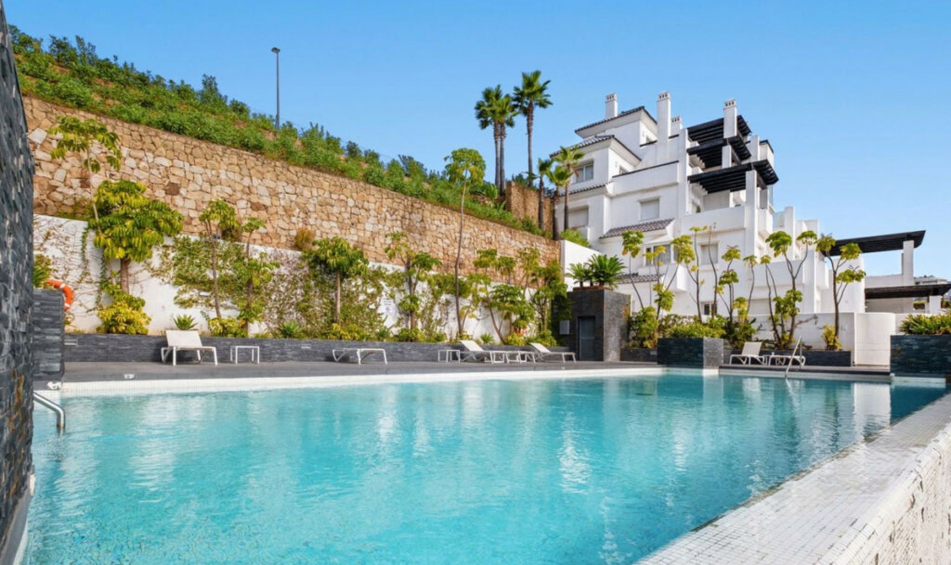 Resale - Apartment -
Benahavís