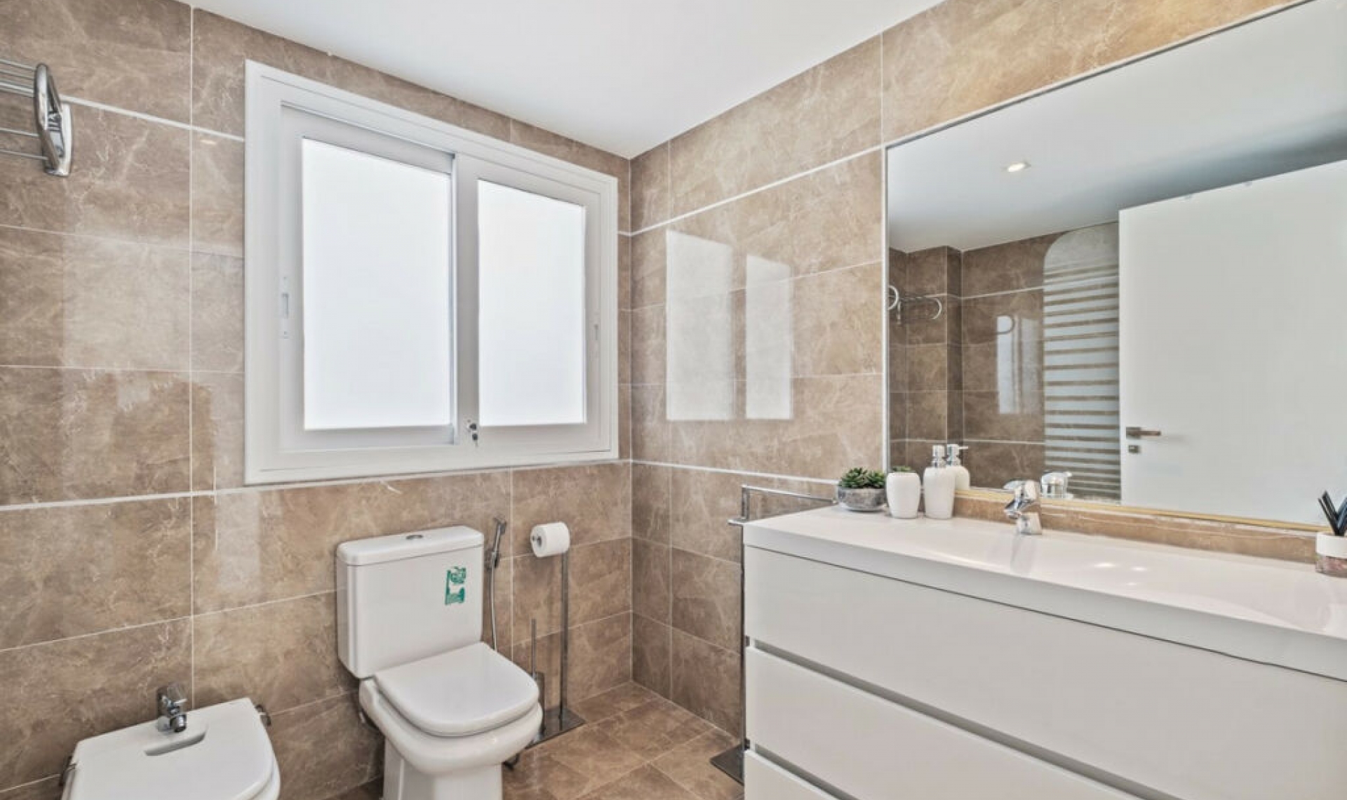 Resale - Apartment -
Benahavís