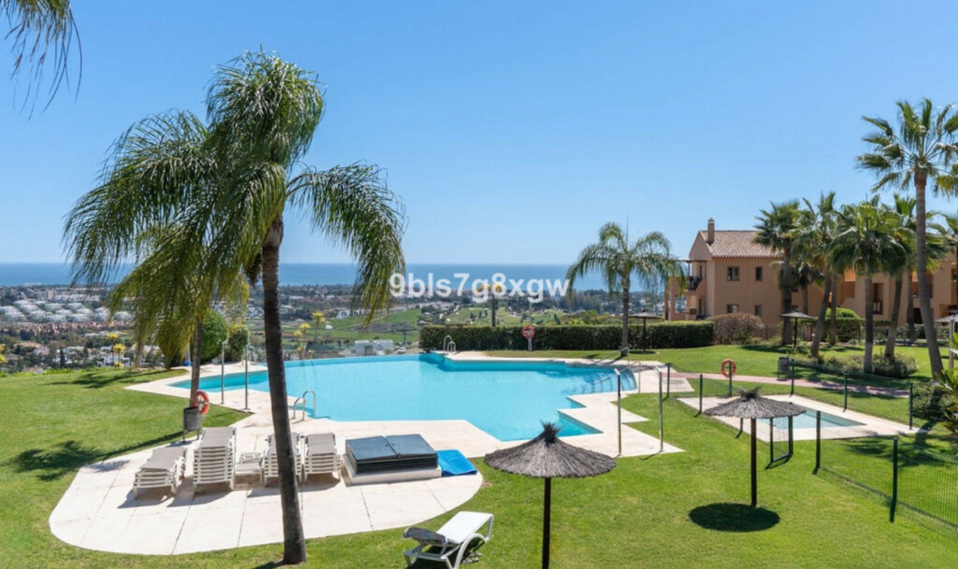 Resale - Apartment -
Benahavís