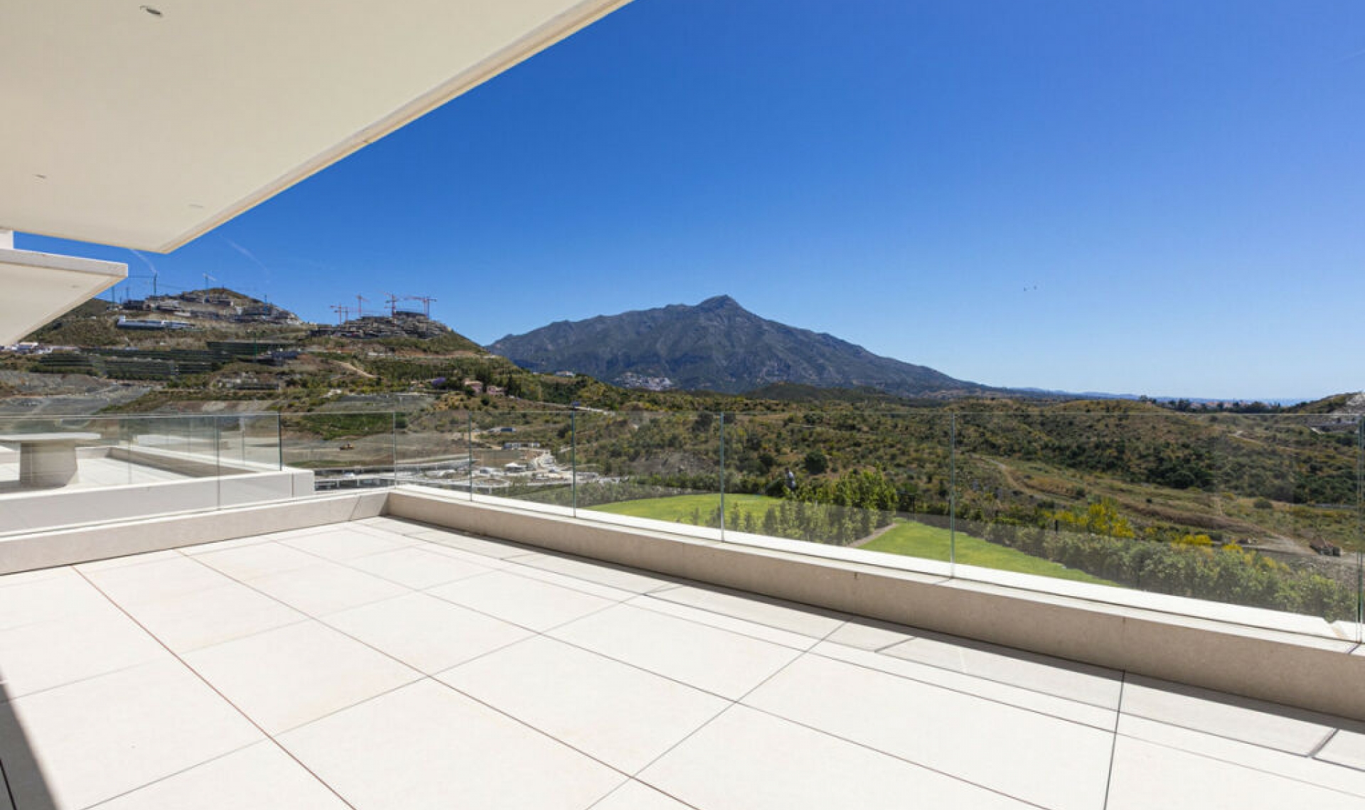 Resale - Apartment -
Benahavís