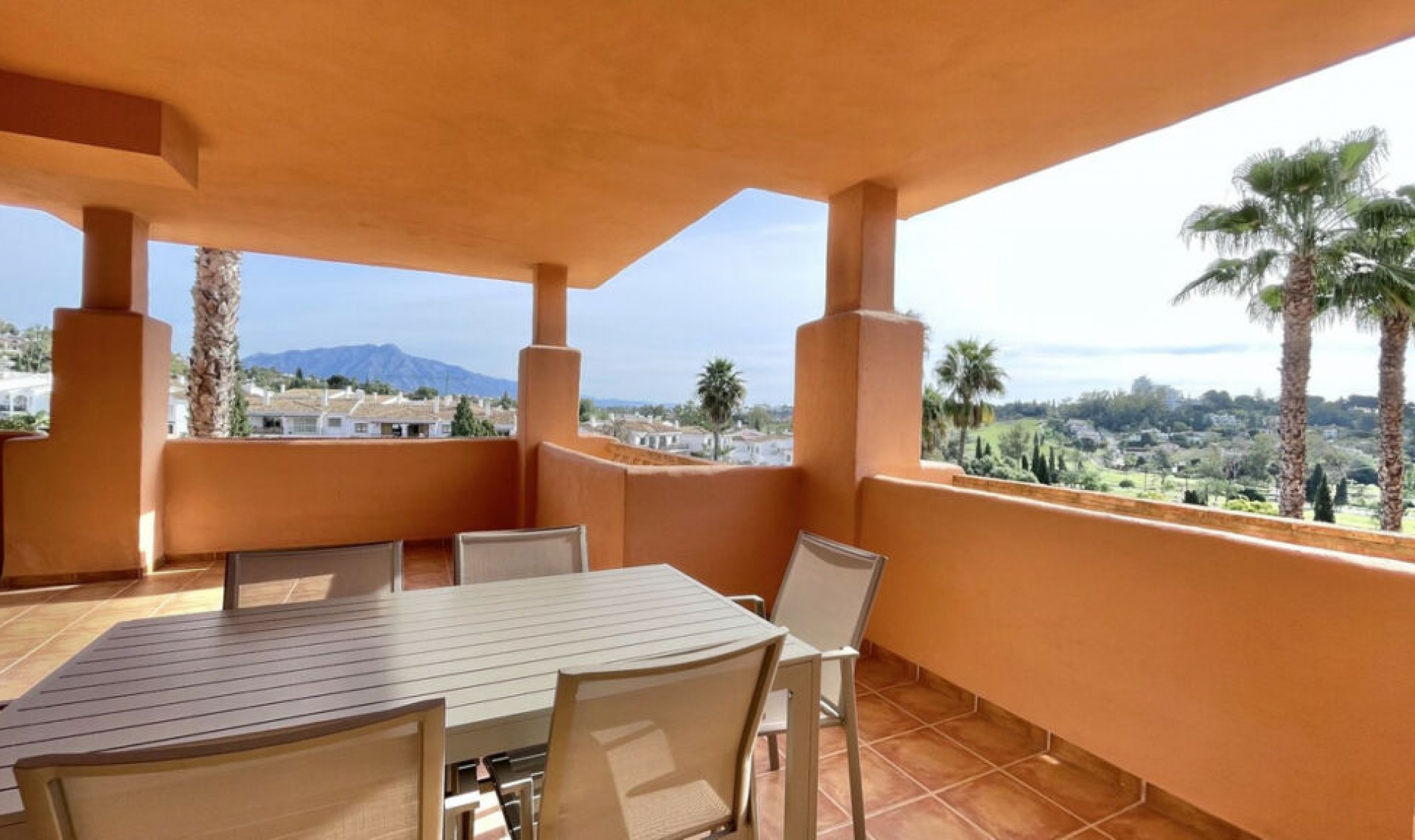Resale - Apartment -
Benahavís