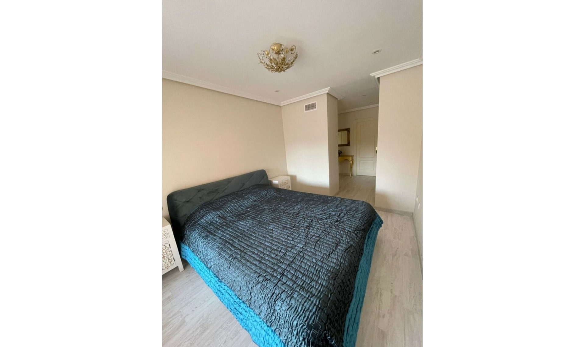 Resale - Apartment -
Benahavís