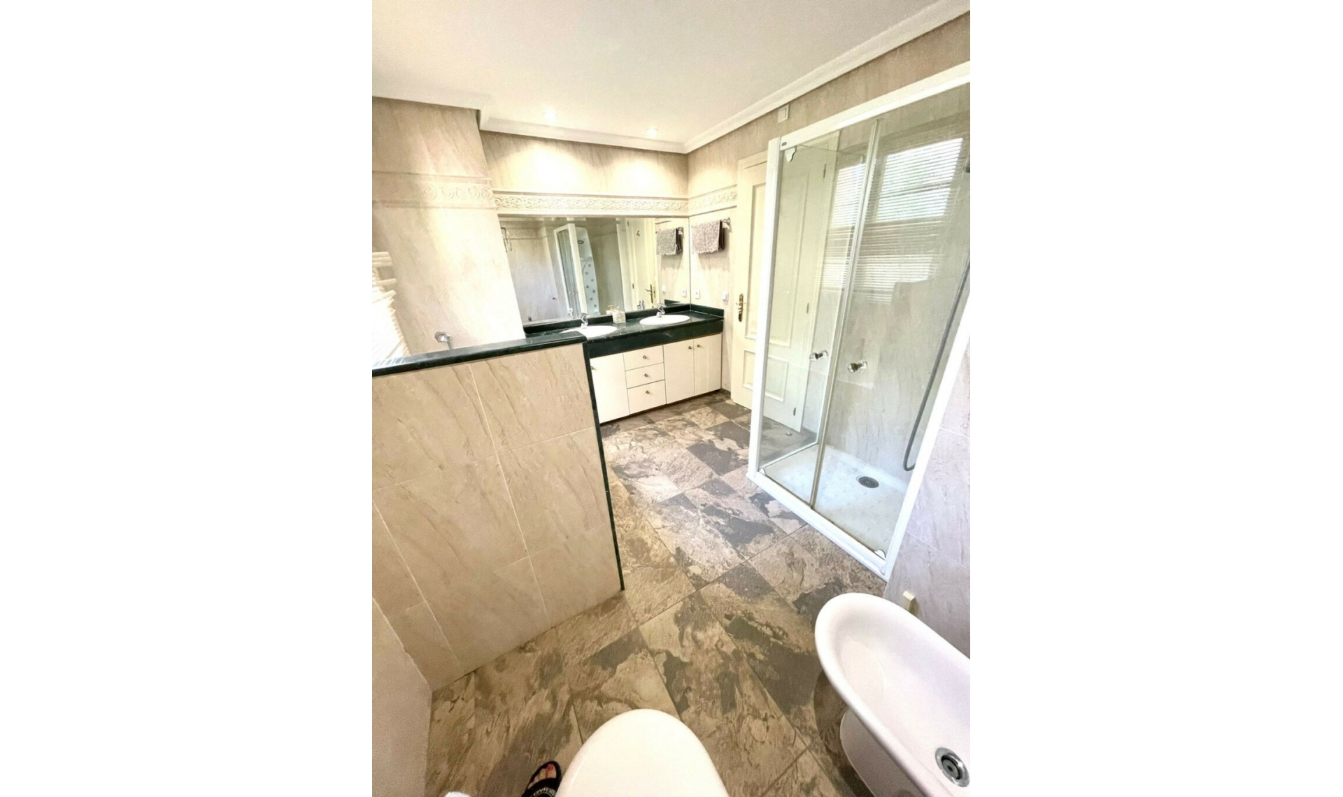 Resale - Apartment -
Benahavís