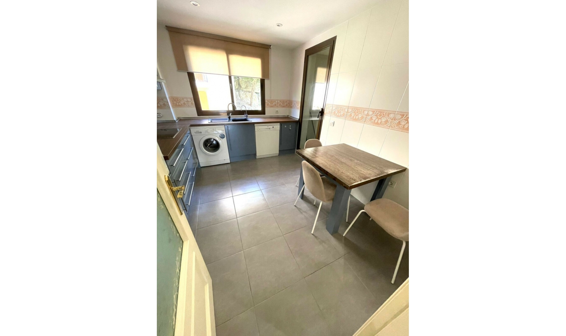 Resale - Apartment -
Benahavís