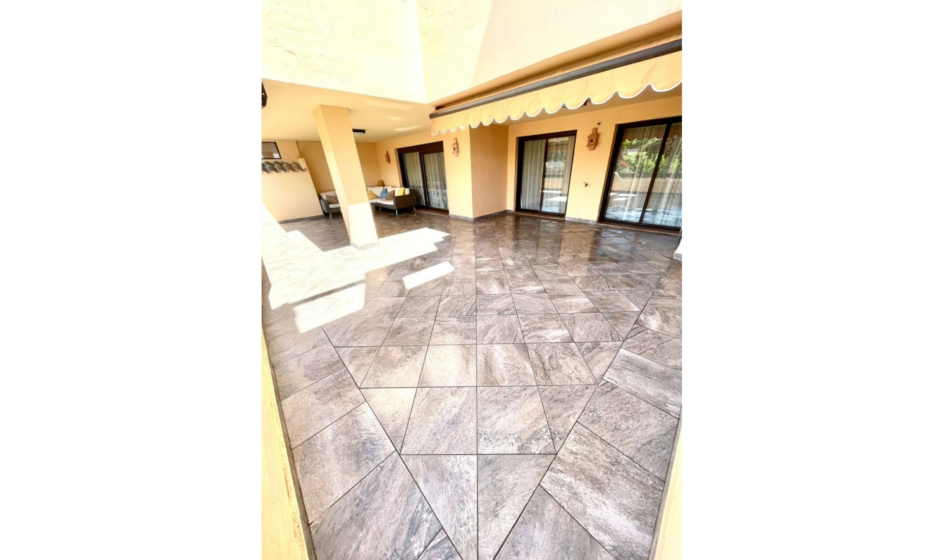 Resale - Apartment -
Benahavís