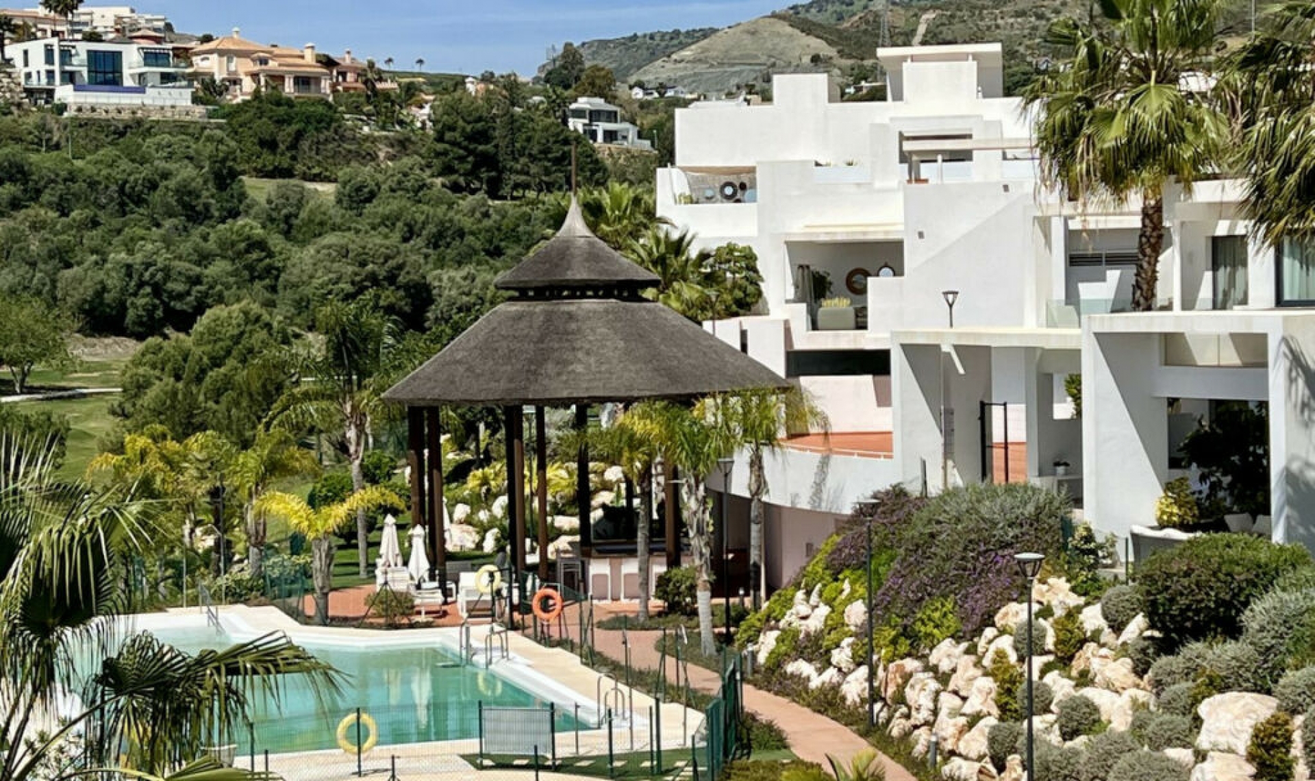 Resale - Apartment -
Benahavís