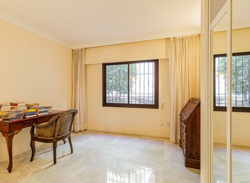 Resale - Apartment -
Benahavís