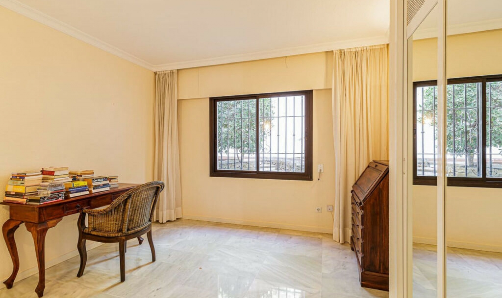 Resale - Apartment -
Benahavís
