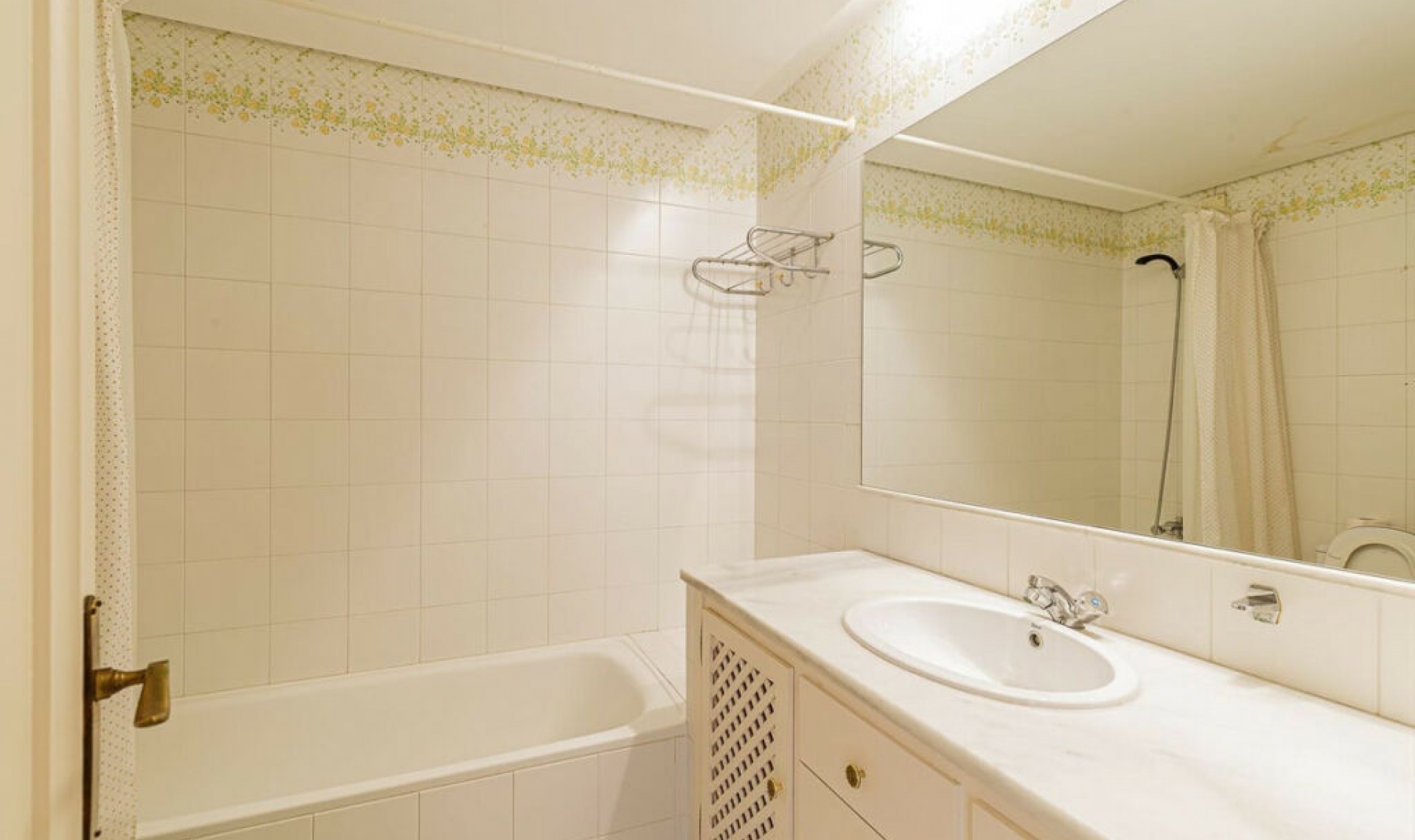 Resale - Apartment -
Benahavís