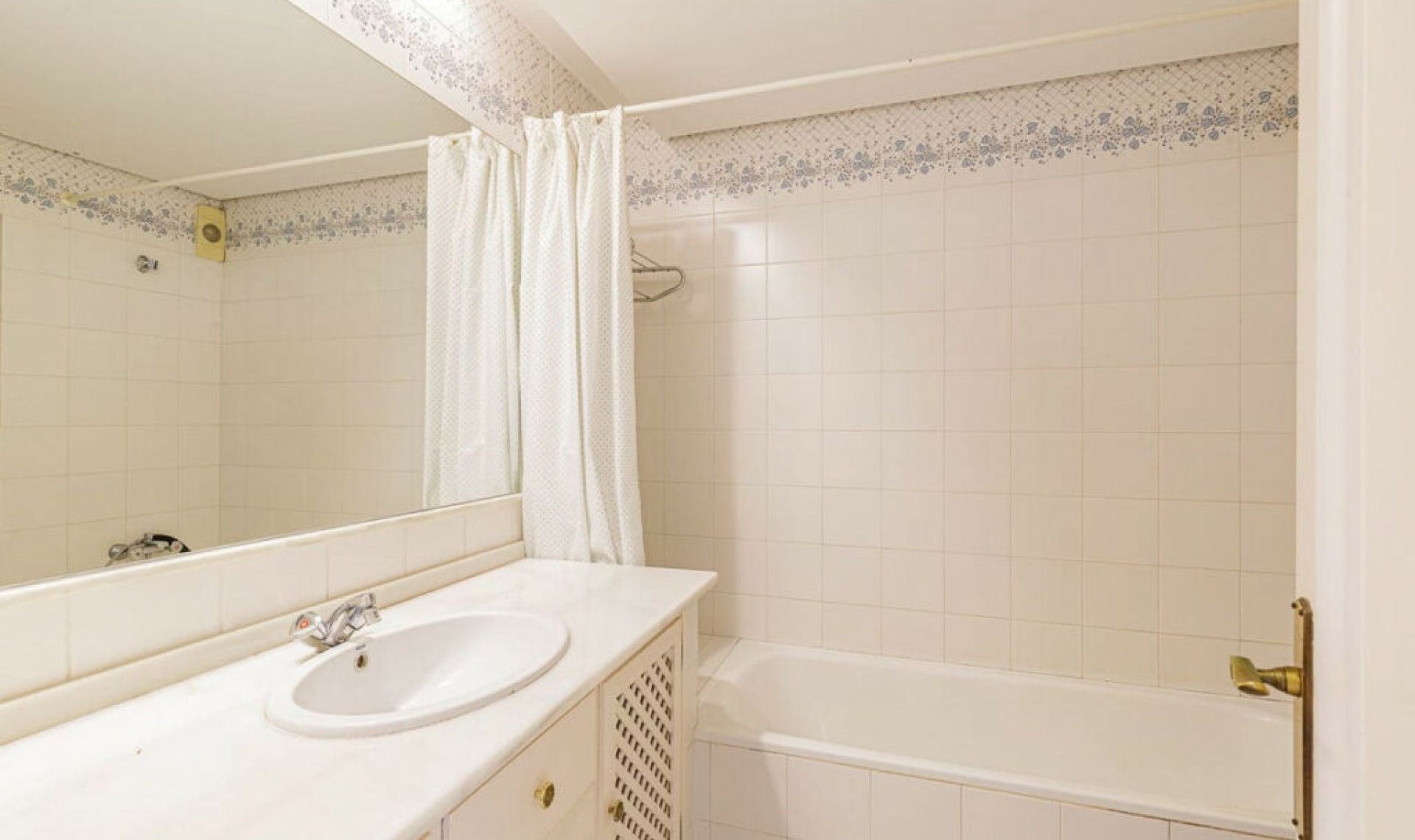 Resale - Apartment -
Benahavís