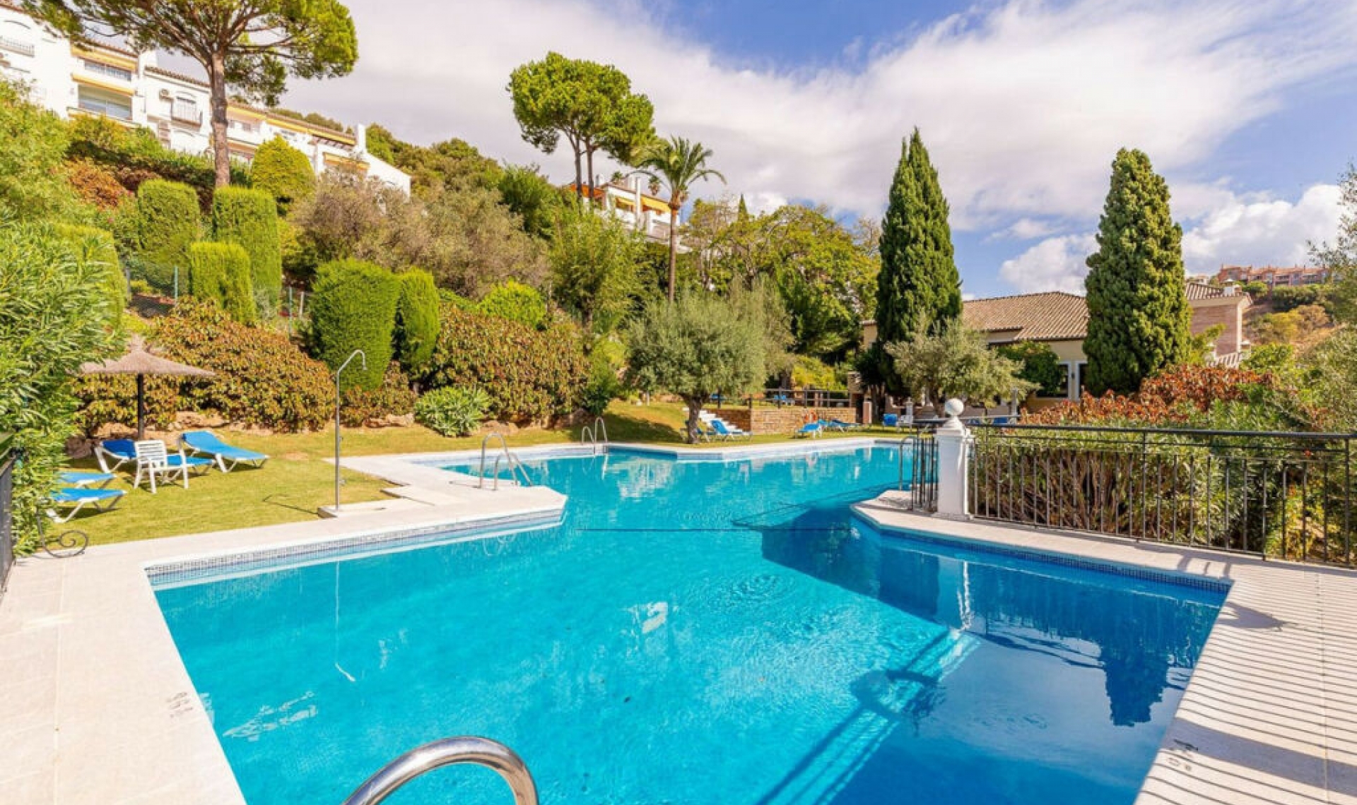 Resale - Apartment -
Benahavís