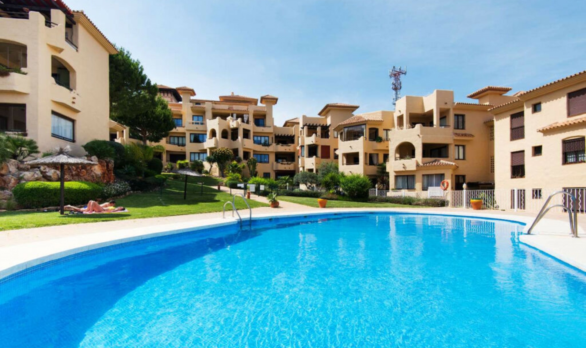 Resale - Apartment -
Benalmadena