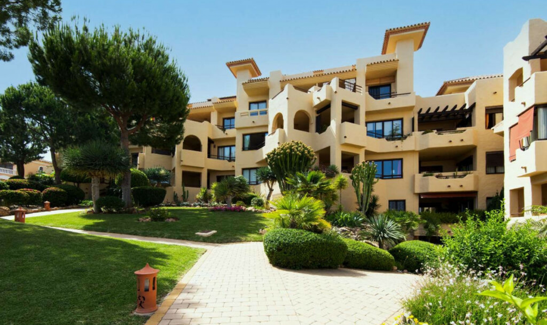 Resale - Apartment -
Benalmadena