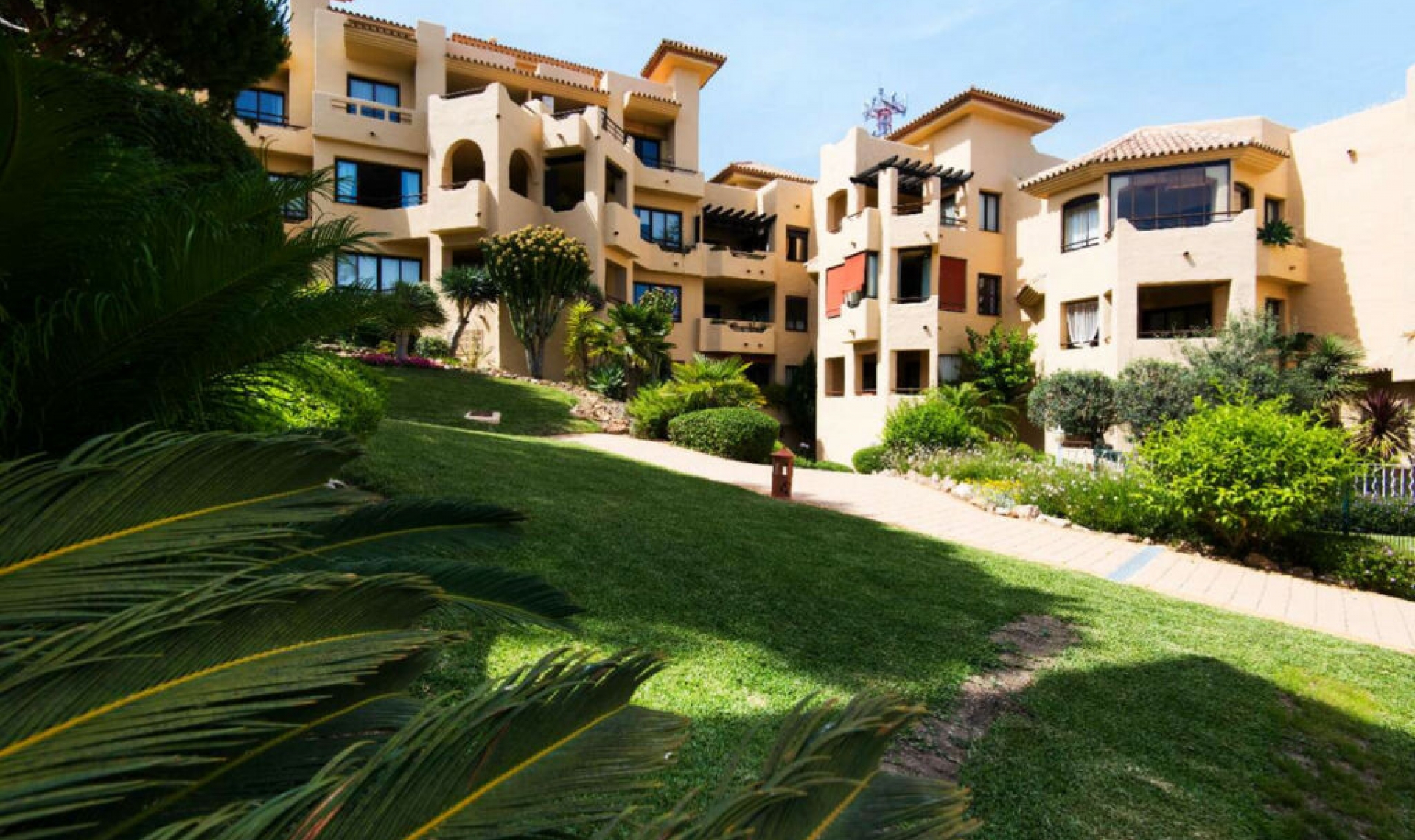 Resale - Apartment -
Benalmadena