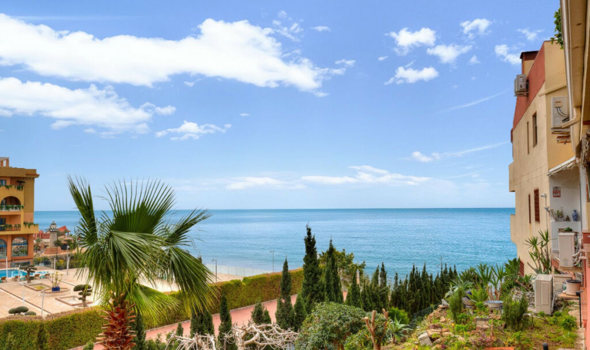 Resale - Apartment -
Benalmadena