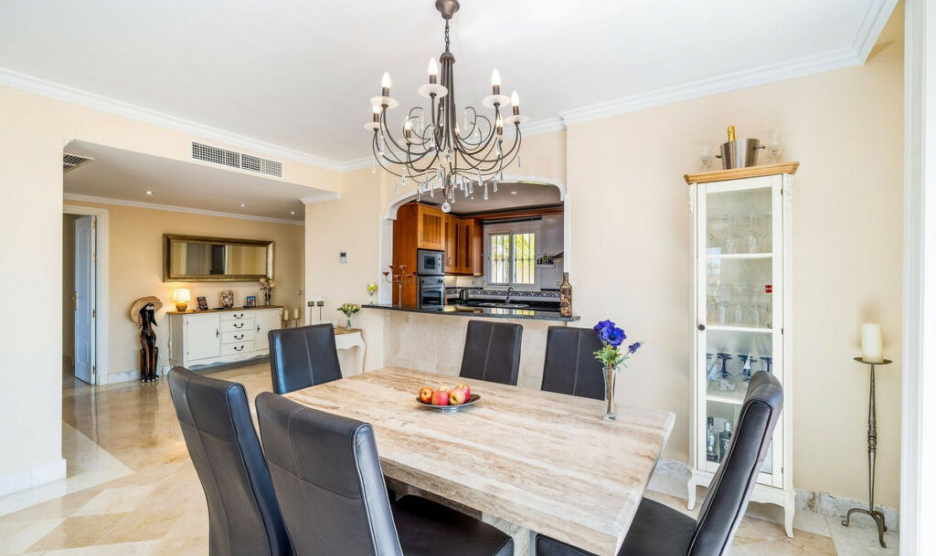 Resale - Apartment -
Benalmadena