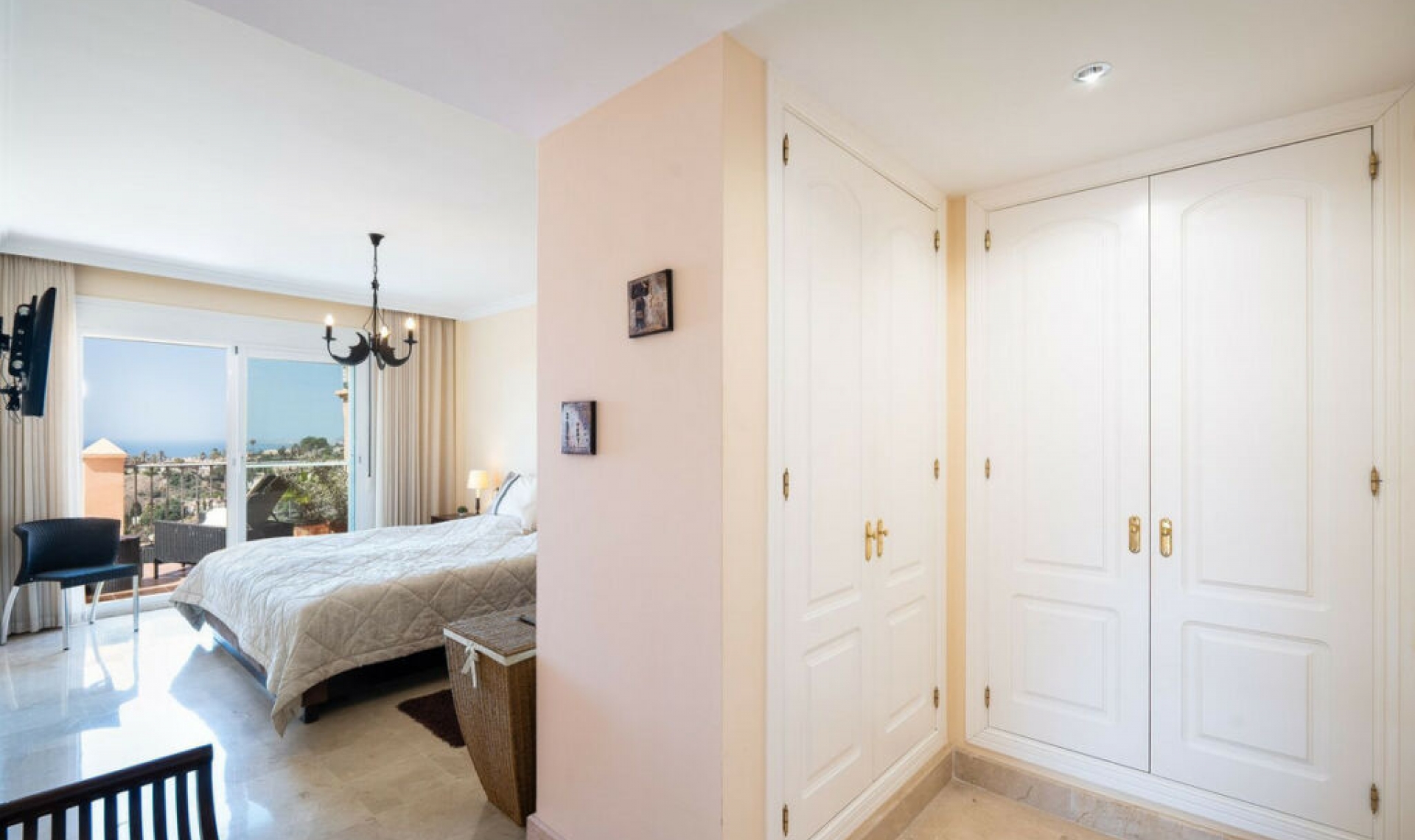 Resale - Apartment -
Benalmadena