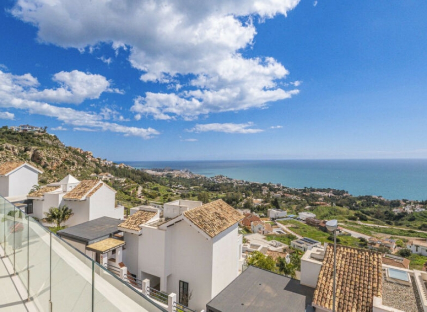 Resale - Apartment -
Benalmadena