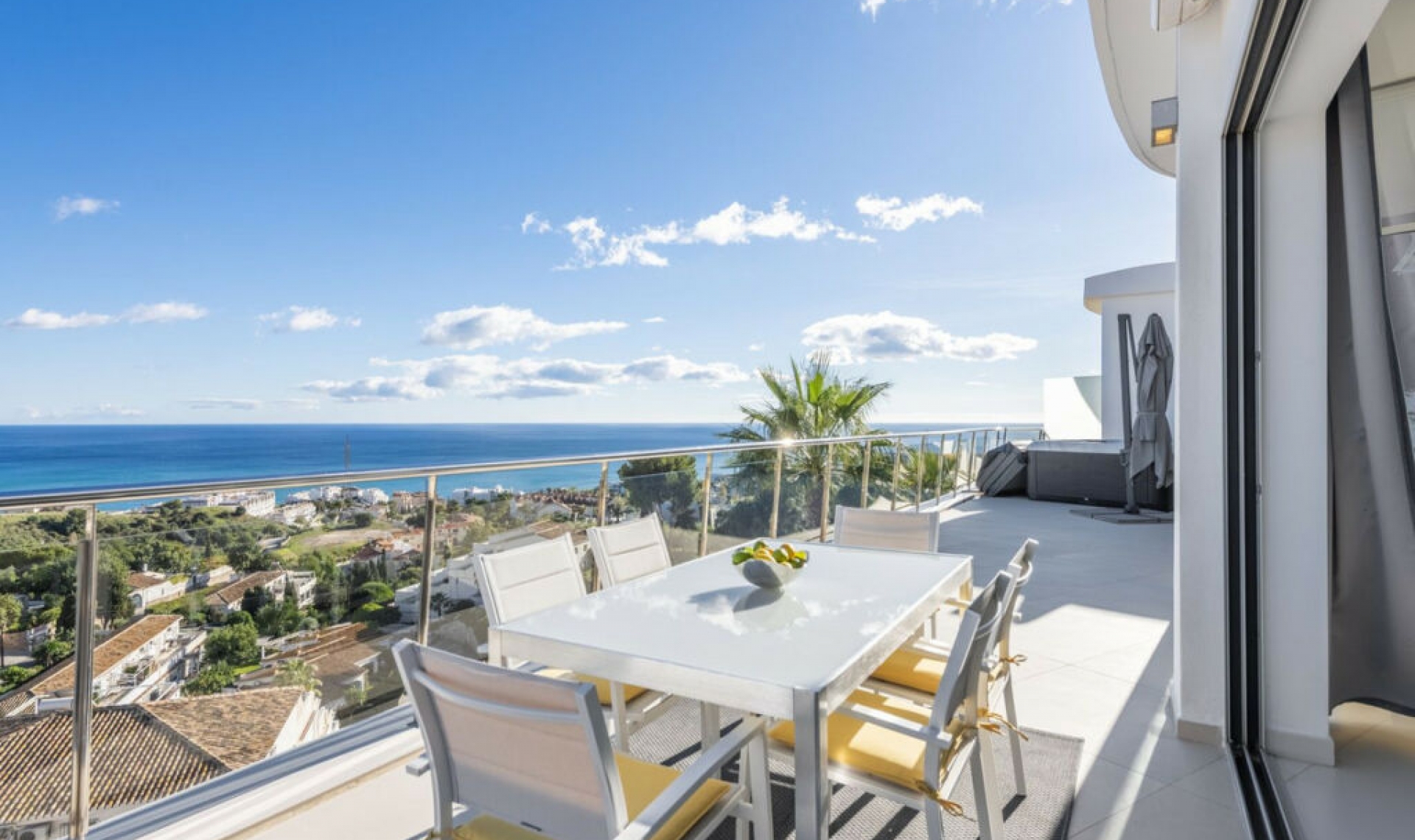 Resale - Apartment -
Benalmadena