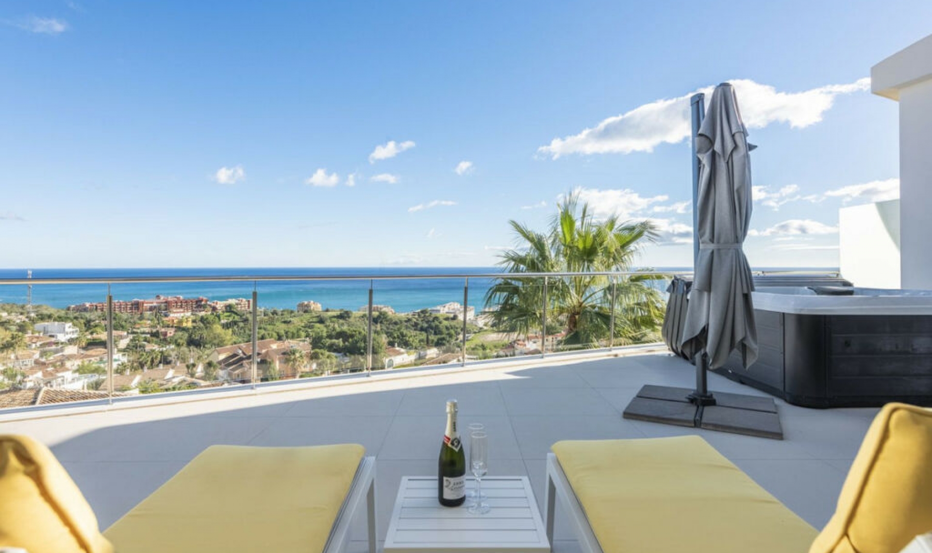 Resale - Apartment -
Benalmadena