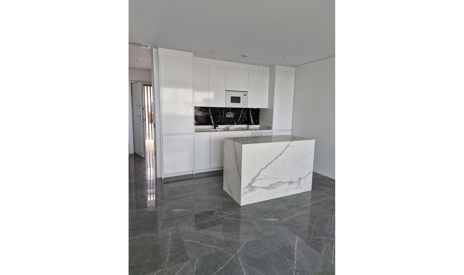 Resale - Apartment -
Benalmadena