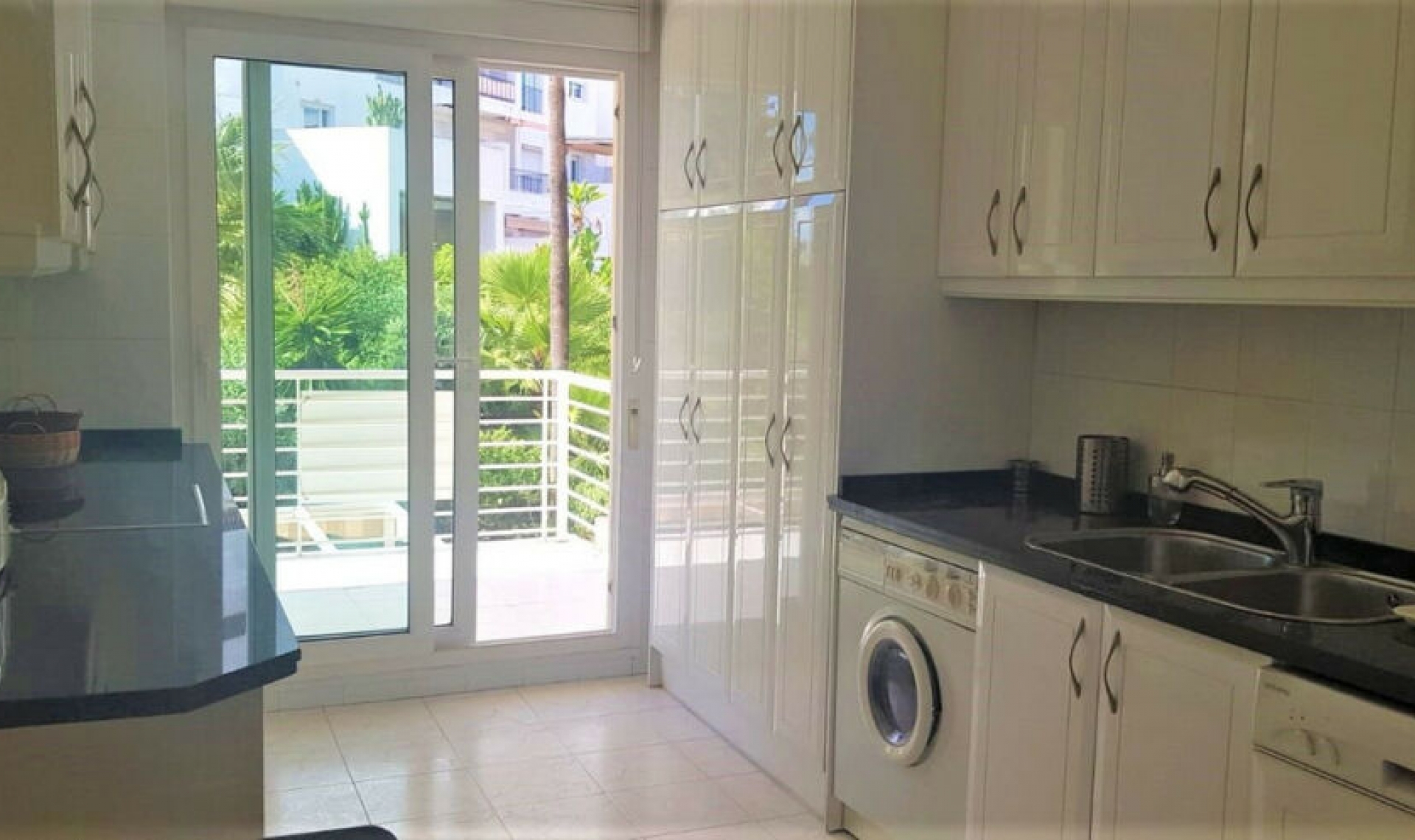 Resale - Apartment -
Benalmadena