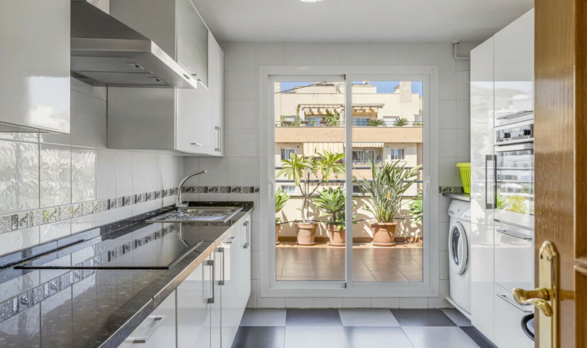 Resale - Apartment -
Benalmadena